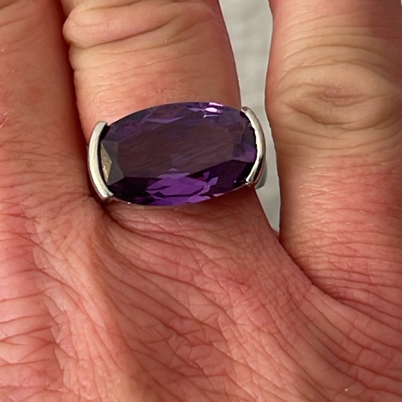 Beautiful Silver Amethyst Cocktail Ring. - Picture 5 of 6